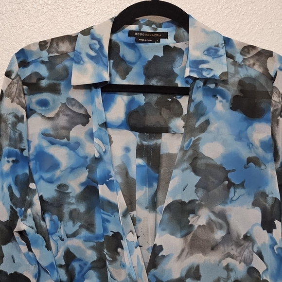 BCBGMAXAZRIA faux wrap style top size large - Picture 2 of 14